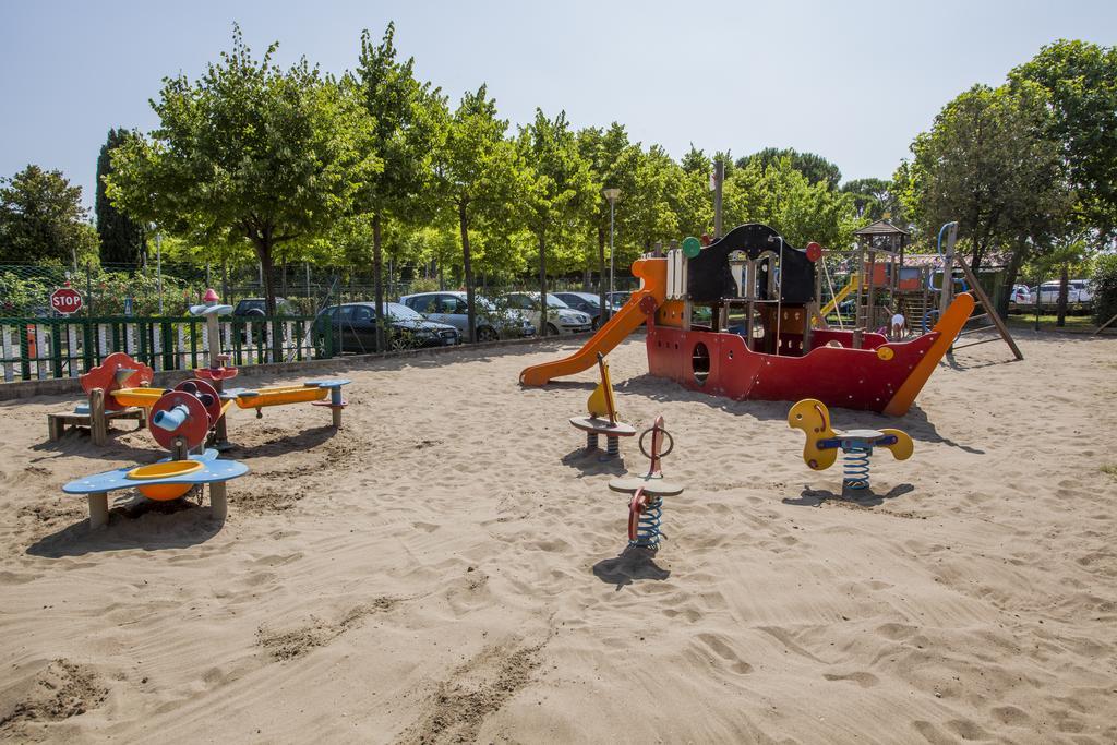 Baia Holiday Gasparina 카스텔누보델가다 외부 사진
