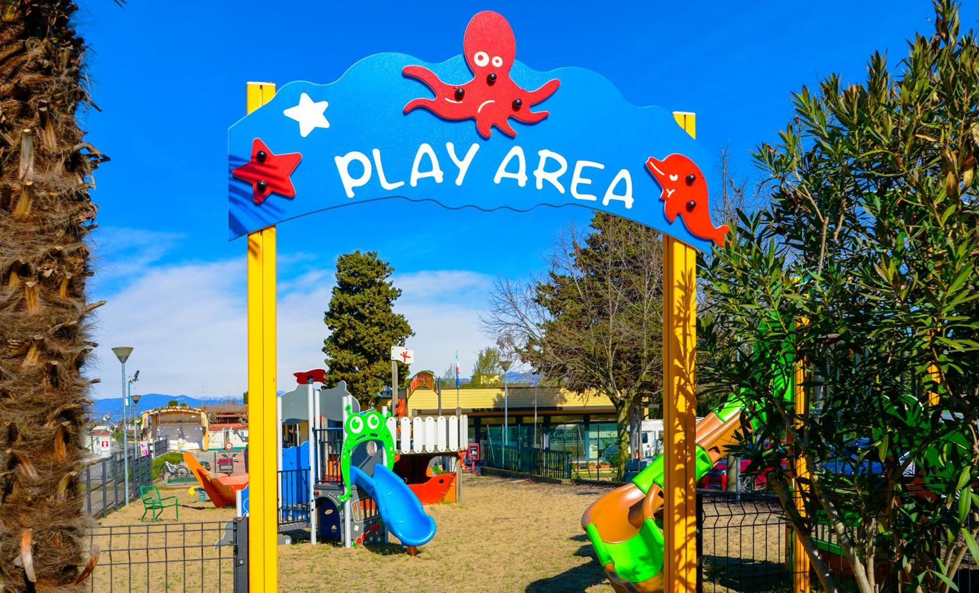 Baia Holiday Gasparina 카스텔누보델가다 외부 사진