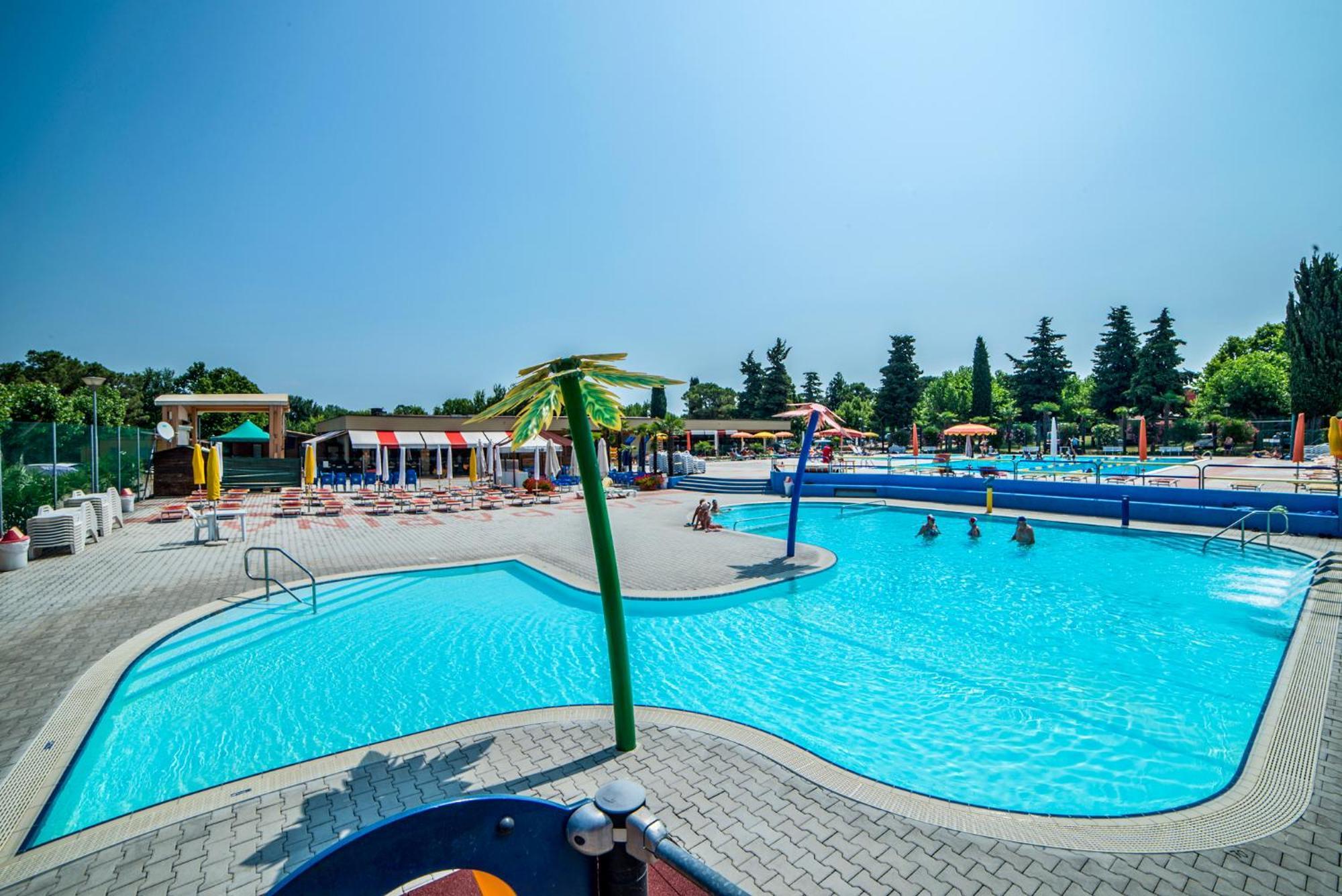 Baia Holiday Gasparina 카스텔누보델가다 외부 사진