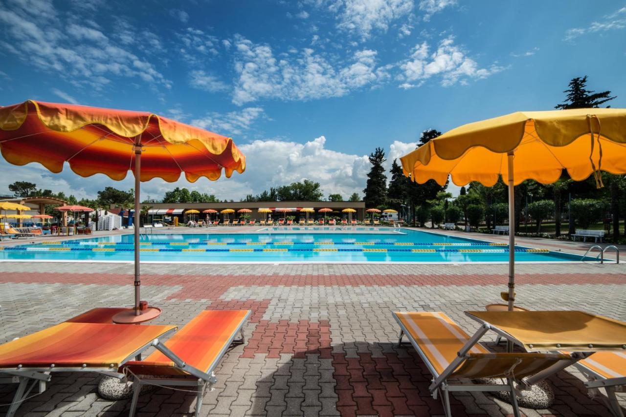 Baia Holiday Gasparina 카스텔누보델가다 외부 사진